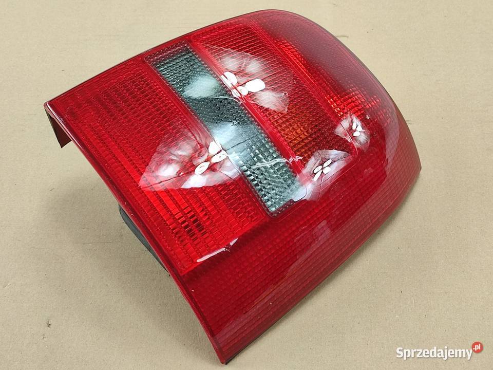 LAMPA PRAWY TYŁ AUDI A4 B5 AVANT KOMBI 9401