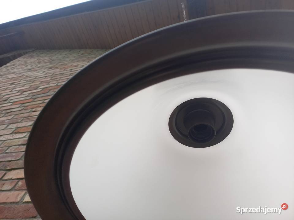 Żyrandol metalowy ze szklanym kloszem Lampa