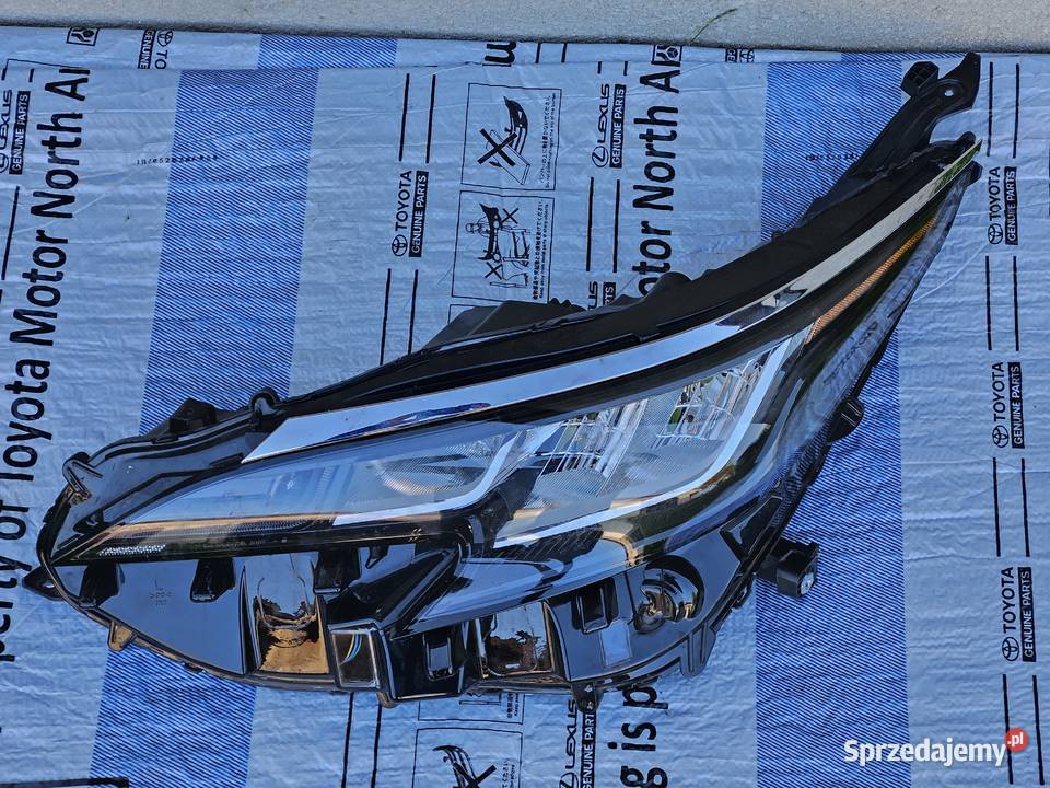 Lampa lewy przód Toyota Sienna Ostrów Mazowiecka