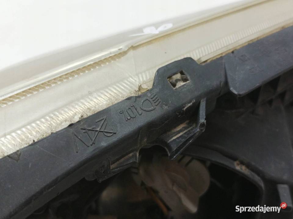 LAMPA PRZÓD LEWA XENON T25 EU Toyota Avensis II osobowe sprzedam