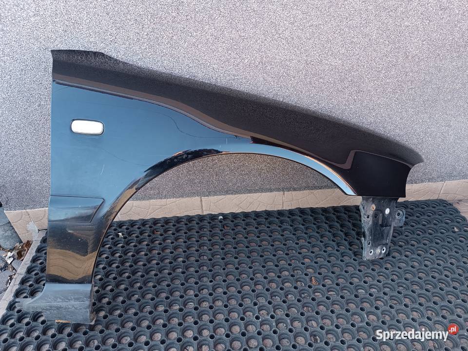 Audi A4 B5 fl Lift 9901 nadkole błotnik prawy osobowe Części samochodowe śląskie Częstochowa