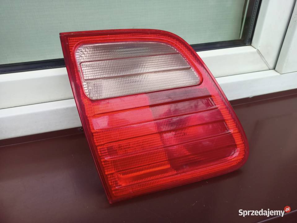 Mercedes W210 kombi lampa tył tylna lewa w klapę łódzkie