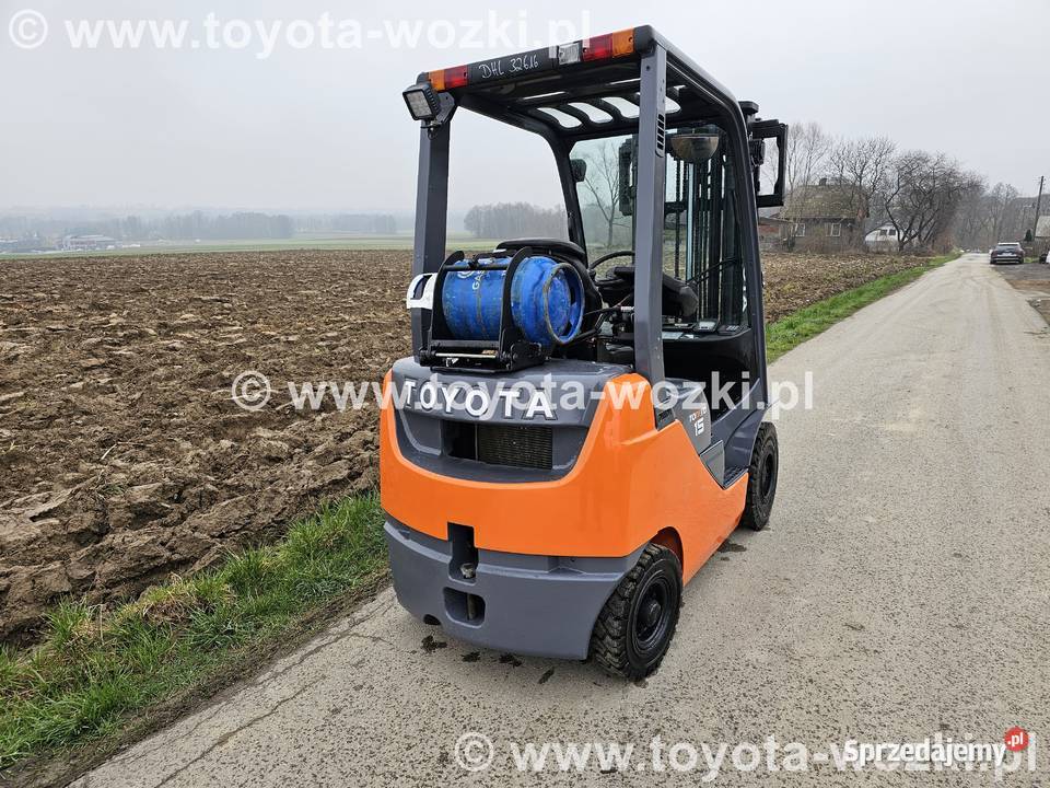 Wózek widłowy TOYOTA 8FGF15 wolny skok 8FG15 regulowane widły