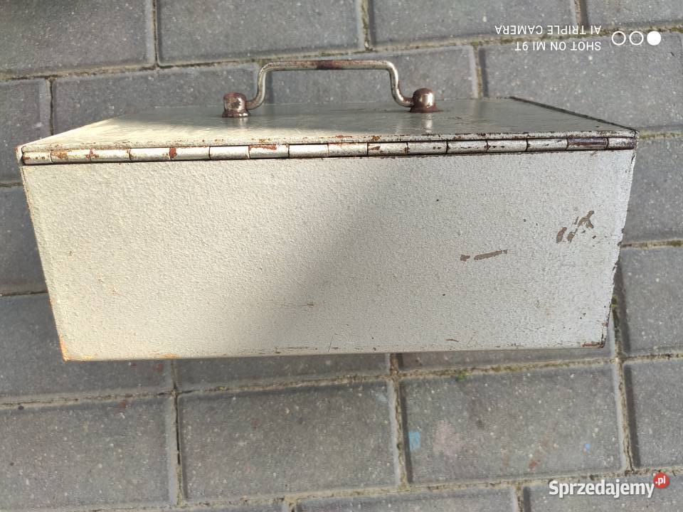 Kasetka kaseta stalowa na pieniądze PRL sprzedam