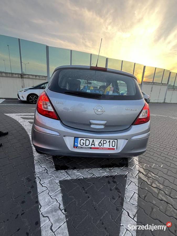 Opel corsa D 12 80 2008r radio pomorskie