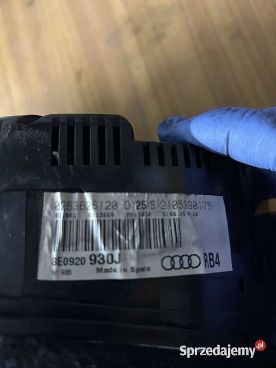 Zegary wskaźniki Audi A4 B6 Kolor FIS osobowe Ozorków