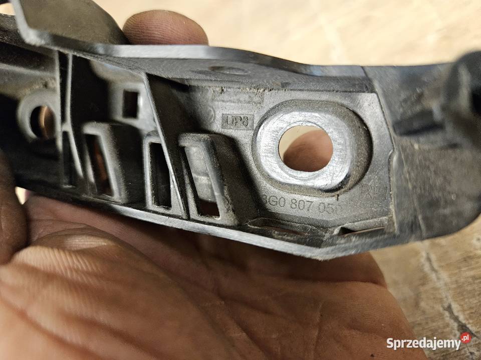 VW PASSAT B8 ŚLIZG BŁOTNIKA PRAWY PRZÓD