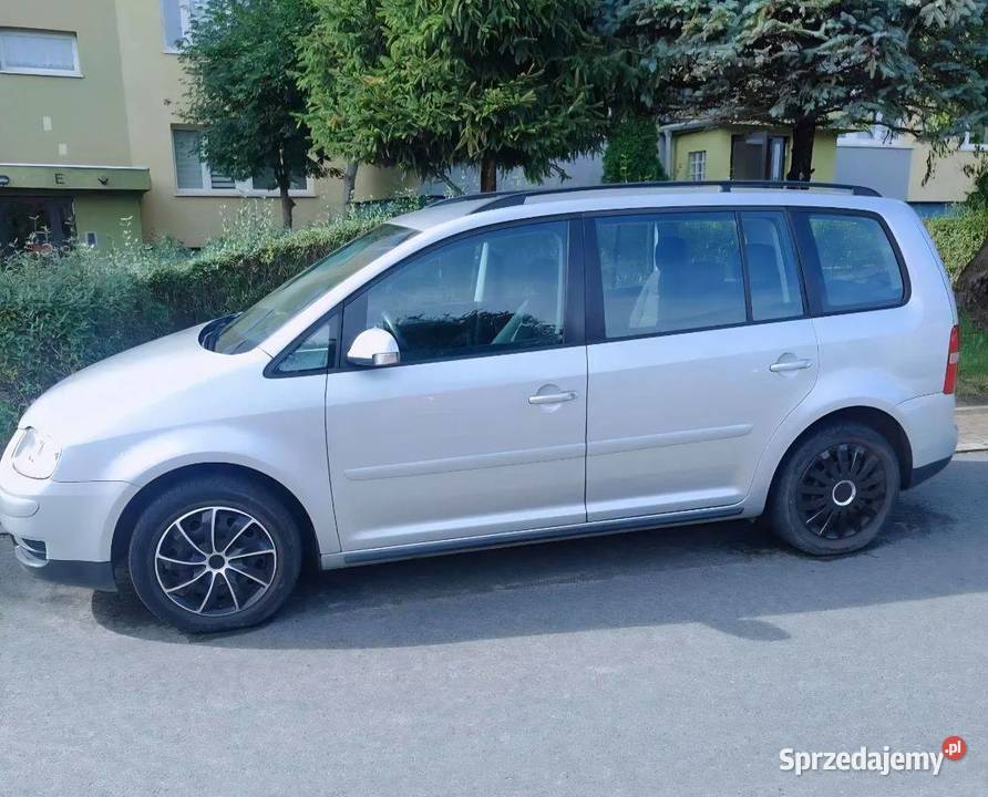 VW Touran 16 fsi srebrny Pyrzyce