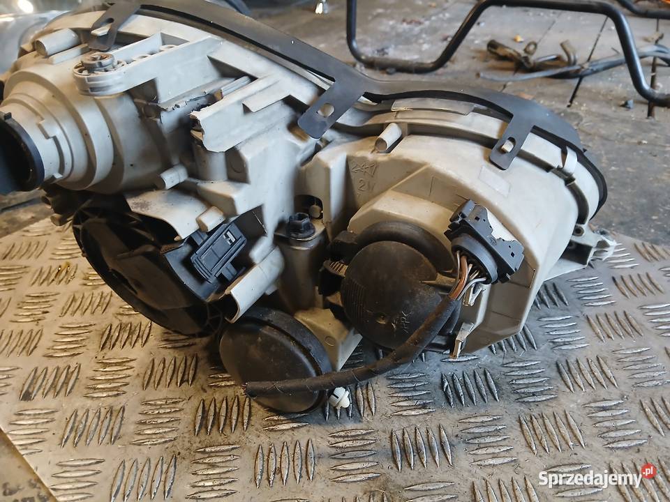 Lampa soczewka komplet Mercedes w203 0004r małopolskie Radłów sprzedam