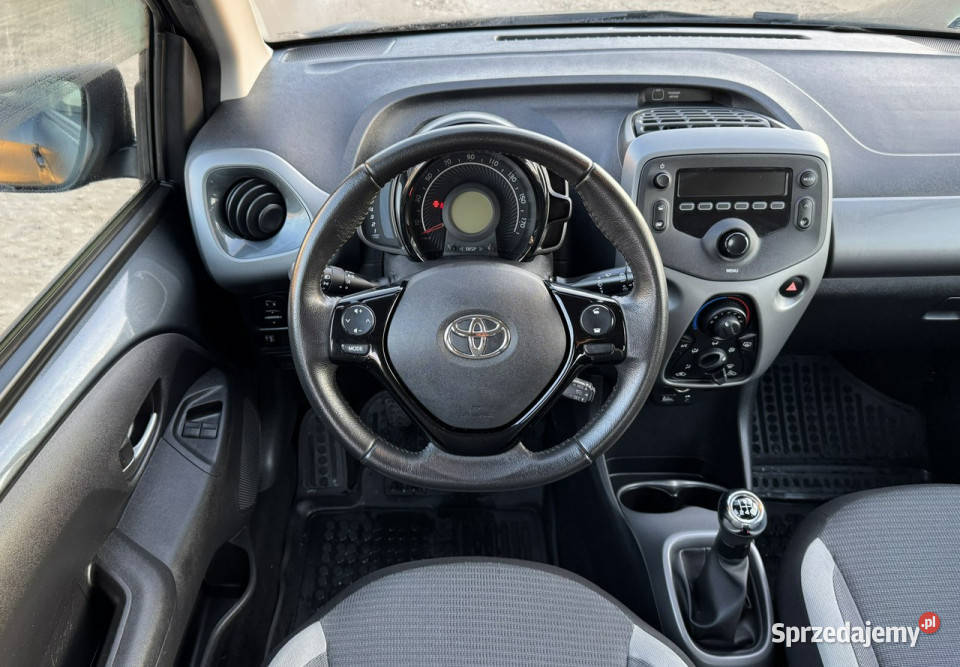 Toyota Aygo X Play 10 VVTi 72 2020 Bezwypadkowy gniazdo USB Kielce