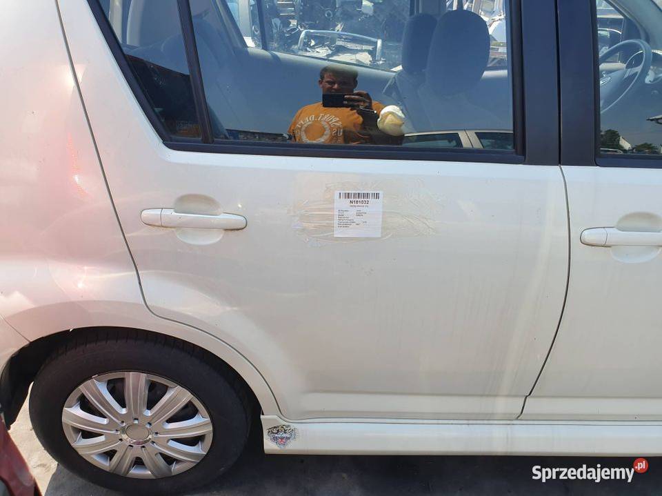 DRZWI PRAWE TYŁ DAIHATSU SIRION kujawsko-pomorskie Lipno