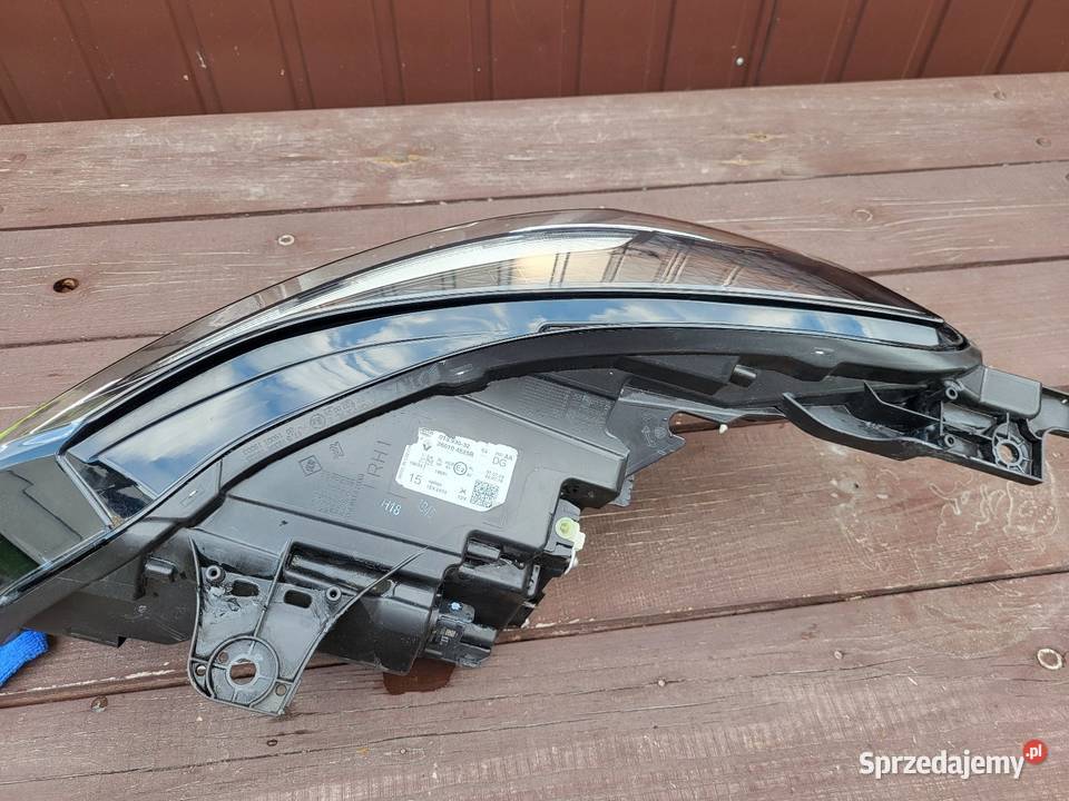 Renault Captur II reflektor lampa przod przednia wielkopolskie Turek sprzedam