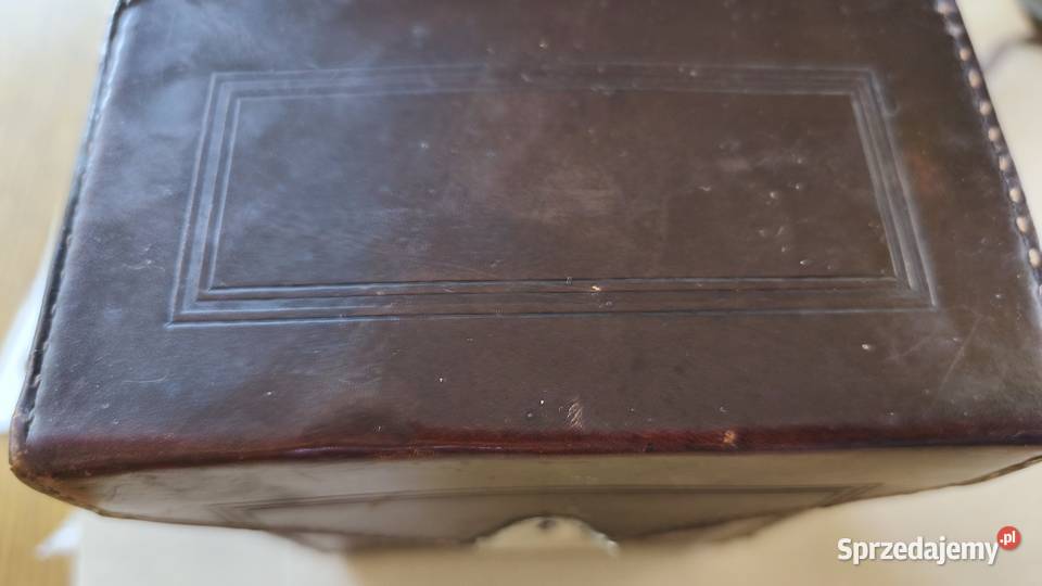 Zabytkowe skórzane etui do aparatu