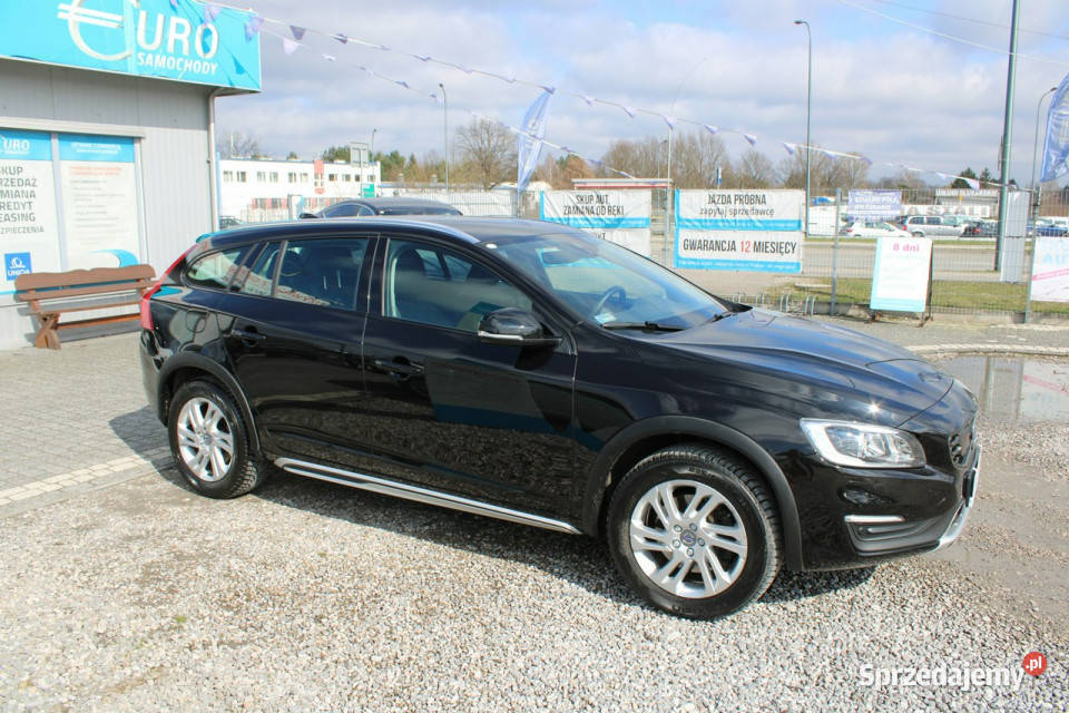 Volvo V60 Cross Country Momentum 190HP Fvat Warszawa