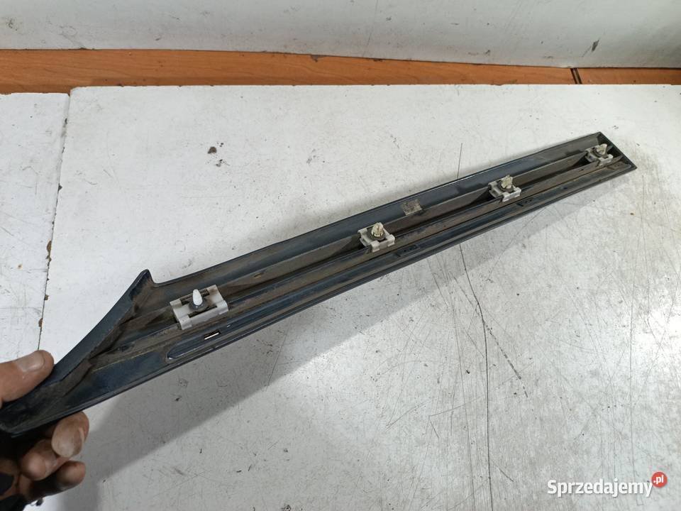 LISTWA BŁOTNIKA PRAWY TYŁ C755 MERCEDES W204 osobowe