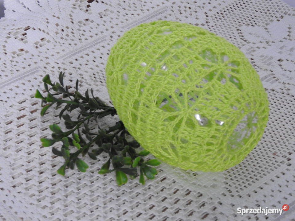 Jajko dziergane na szydełku stojące Bytom