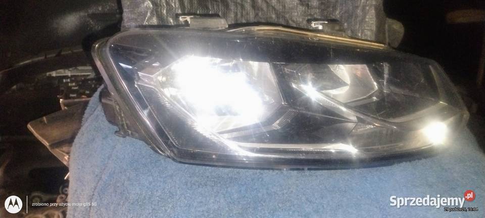Reflektor prawy przód VW polo 2015