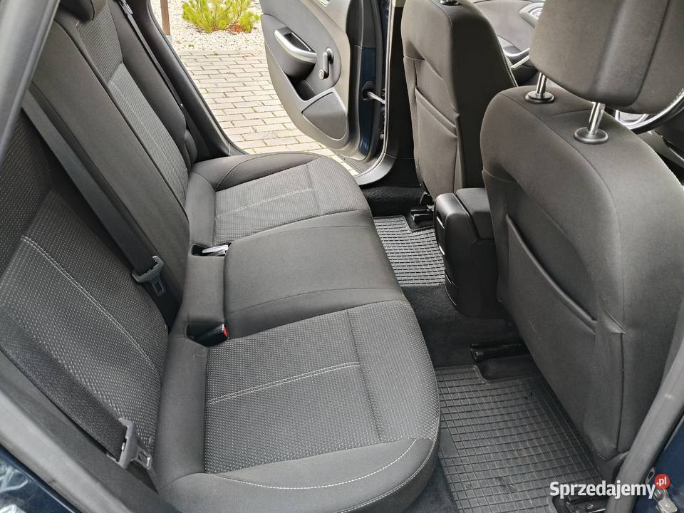 Opel Astra J 16 2010 z bagażnikiem FlexFix Hatchback Wrocław