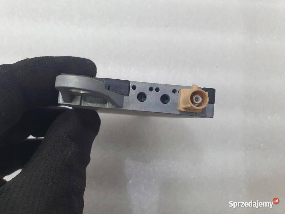 WZMACNIACZ ANTENY AUDI TT 8J 8J8035225M