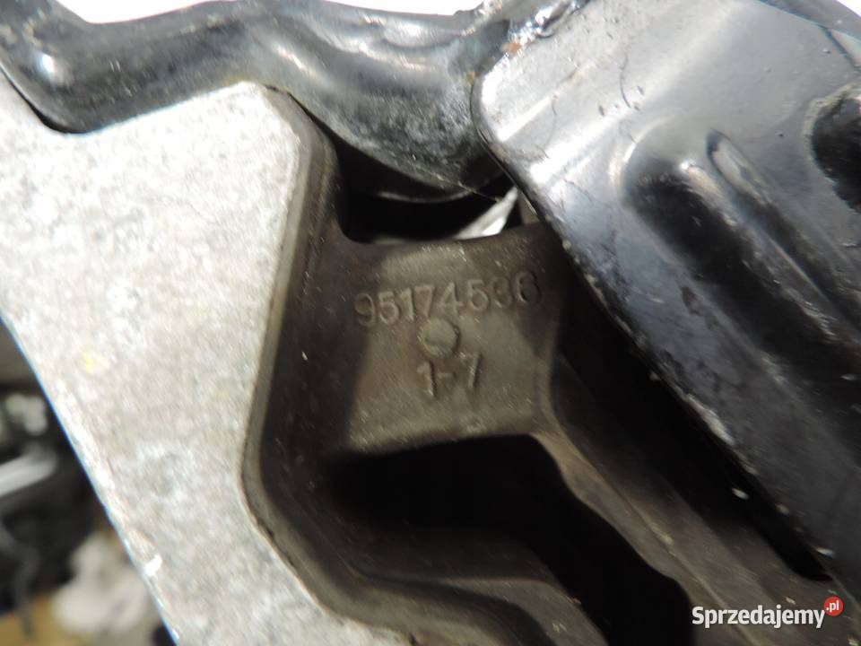 łapa skrzyni opel karl 10 95174536 Części montażowe