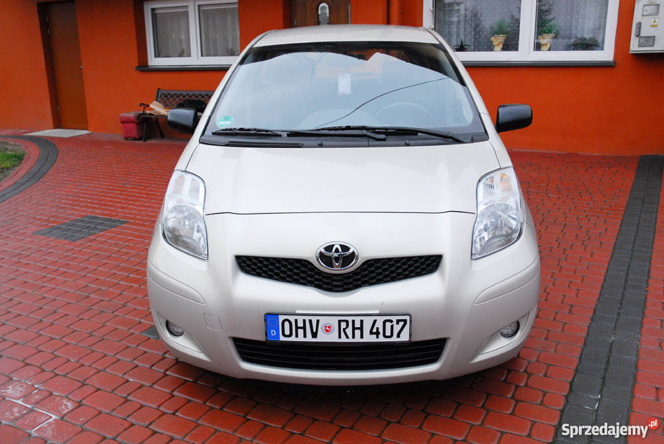 TOYOTA YARIS II 2010 r 13 Benzyna 100 Wersja SOL Hatchback świętokrzyskie