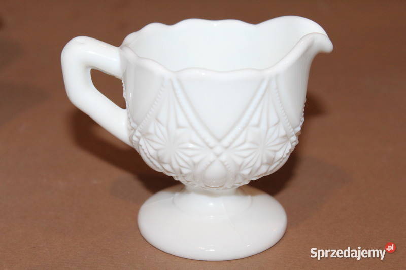 Biały szklany mlecznik 1439 Porcelana i szkło Szczecin