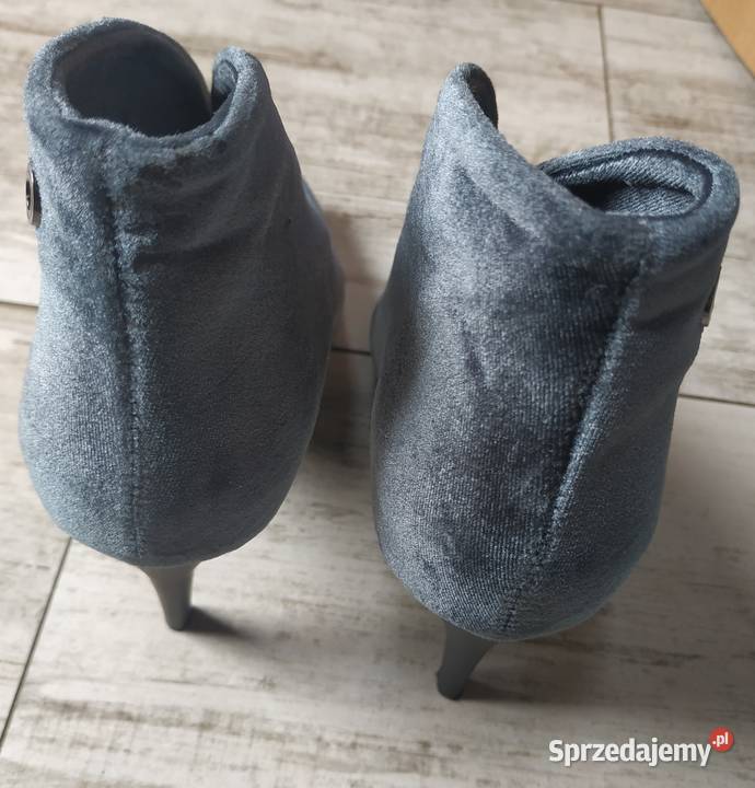 Damskie buty z weluru na obcasie Czchów