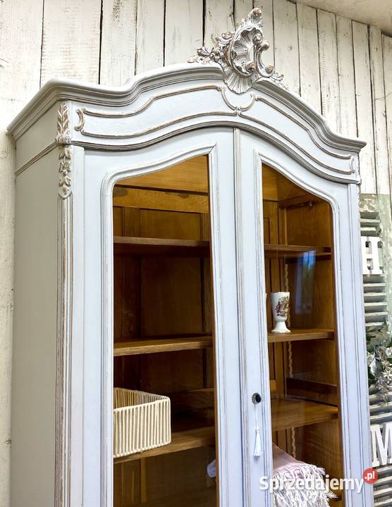 Witryna odnowiona jasno szara biblioteka LUDWIK Kraków