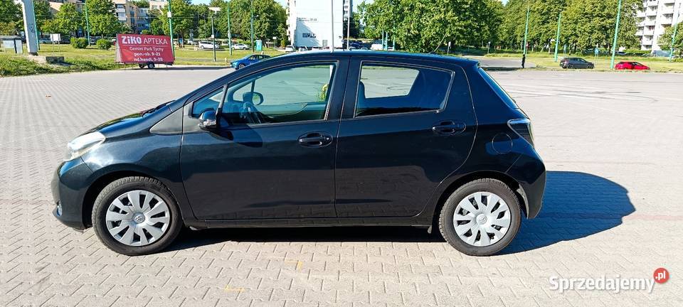 Toyota yaris kamera cofania ekran dotykowy nieuszkodzony