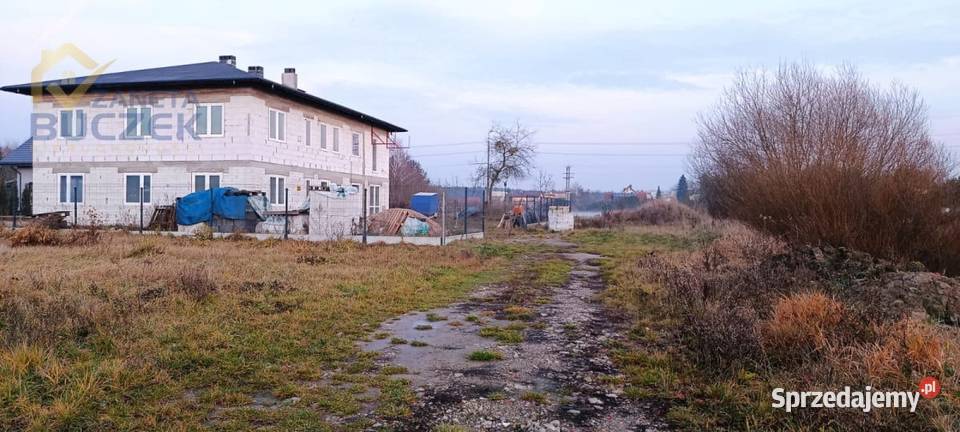 Sprzedam działkę budowlaną o pow 1335 m2 w