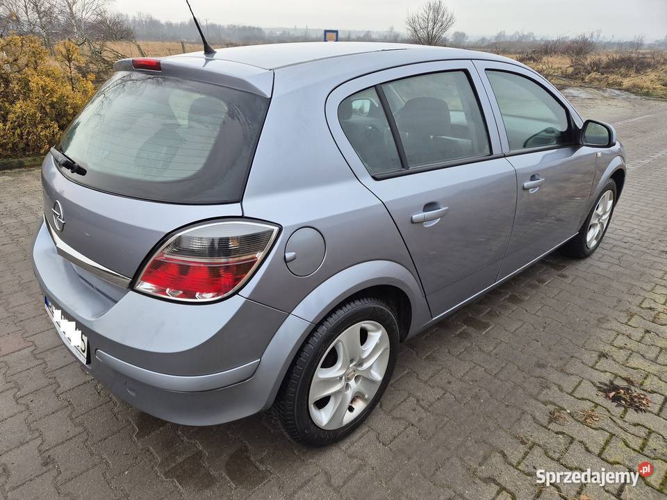 Opel Astra 14 2010 ECOTEC 5Dzwiowy Salon Legnica sprzedam