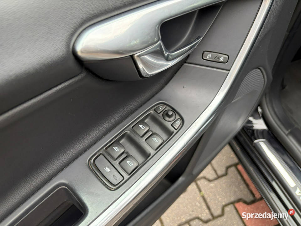 Volvo V60 20 D2 Skórzana tapicerka Wymieniony gniazdo USB Samochody osobowe sprzedam