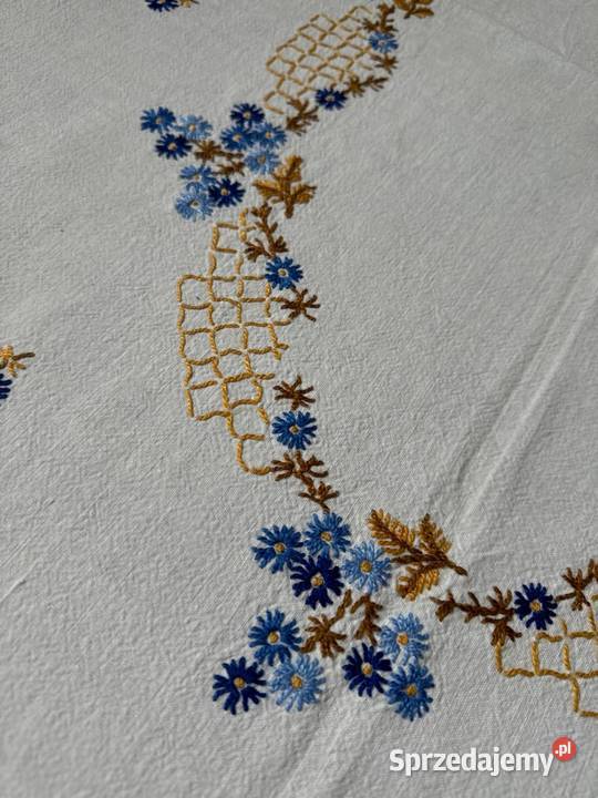 obrus ręcznie haftowany motywy kwiatowe śląskie Zabrze