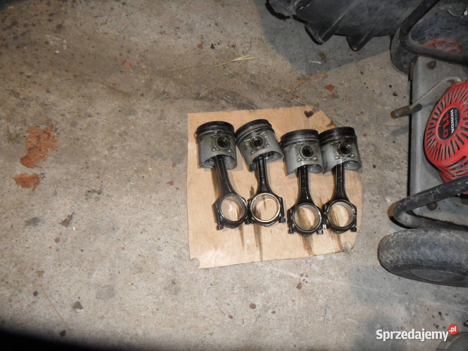 John Deere Lanz 700 części silnika kujawsko-pomorskie Koronowo sprzedam