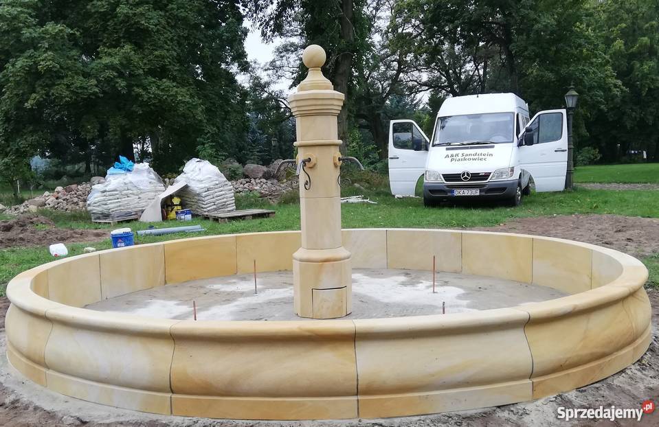 stylowa fontanna z piaskowca naturalny kamień Kamienna Góra