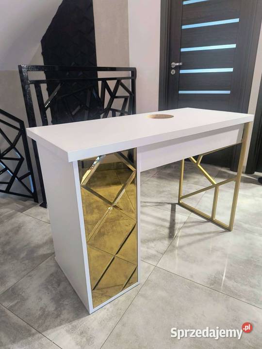 Biurko kosmetyczne manicure z lustrem fazowanym Sierakowice
