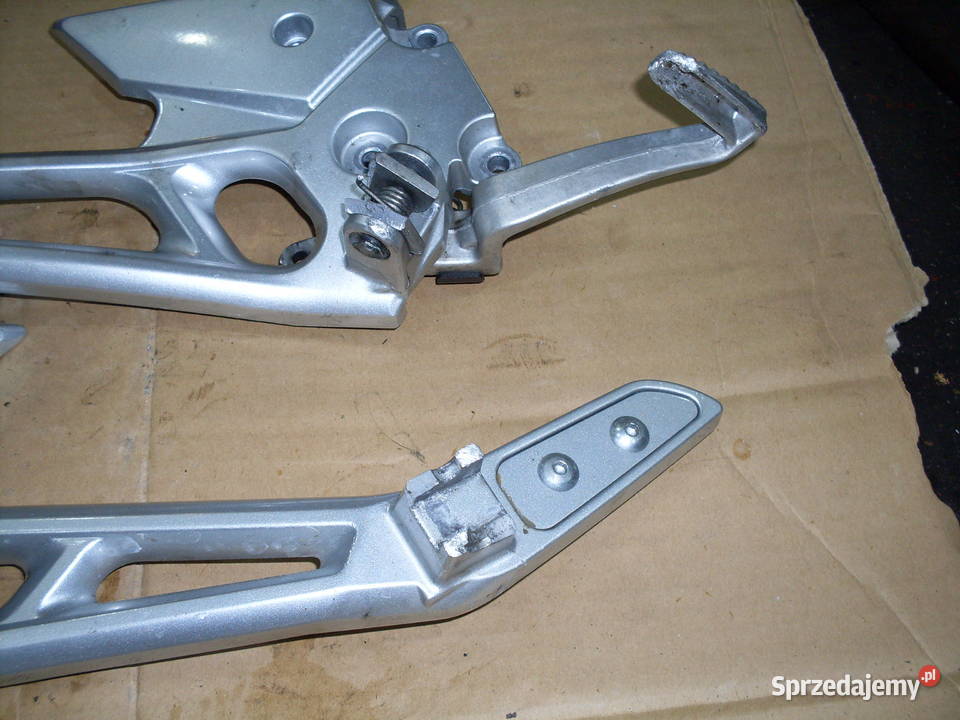 Podnóżek podnóżki set sety Suzuki GSR 600 Suchowola