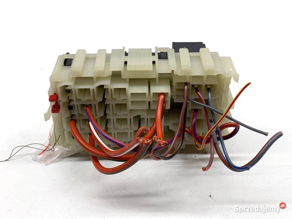 SKRZYNKA BEZPIECZNIKÓW VOLVO V60 I Kombi 1018 20