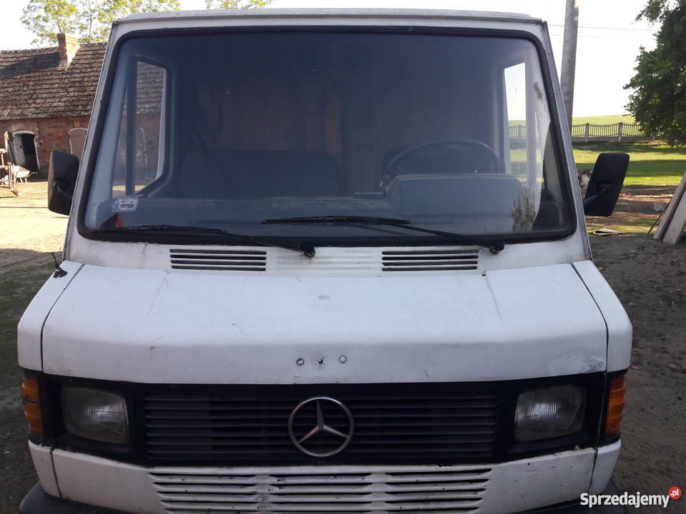 Mercedes kaczor 208 Czajków