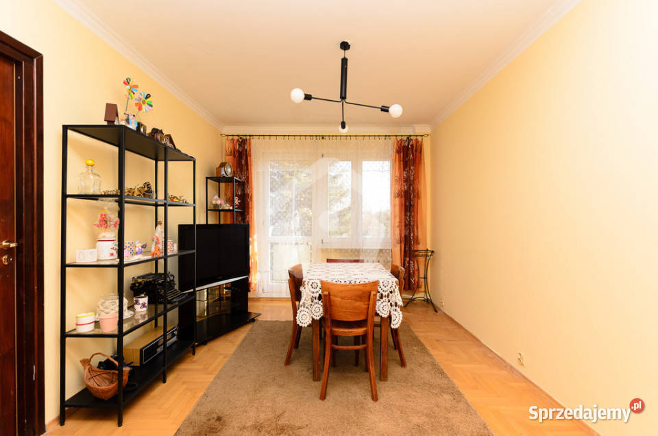 3 pokoje osiedle Kmity pierwsze piętro balkon Rzeszów