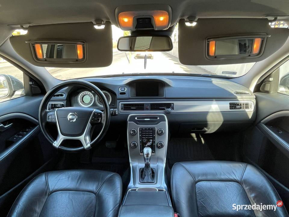 VOLVO V70 2013 D4 ZADBANE Chylice