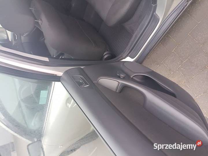 Toyota Avensis 18 benzyna hatchback Koniecpol sprzedam