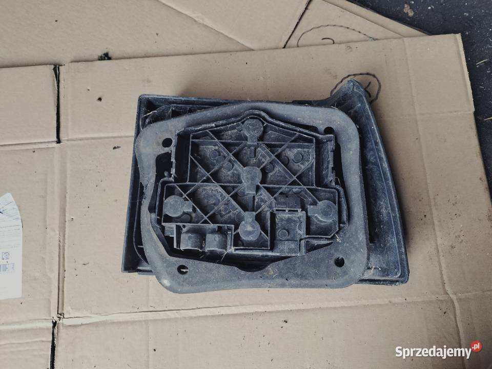 LAMPA TYŁ TYLNA LEWA WKŁAD LAMPY VW JETTA 2 lubelskie Kamień-Kolonia