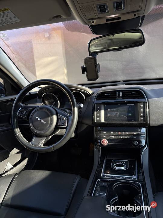 Jaguar XE 20 250 koni Sport elektrycznie ustawiane fotele Rzeszów sprzedam