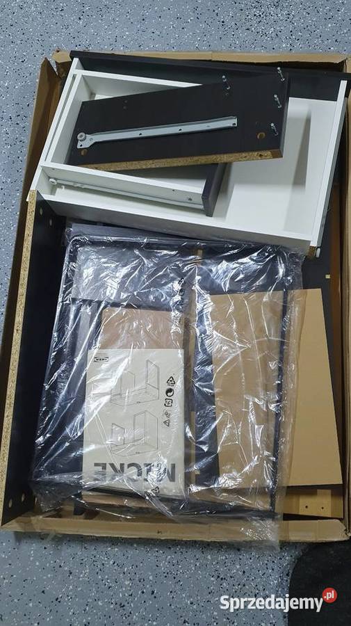 Czarne biurko Ikea Micke Gnieżdżewo