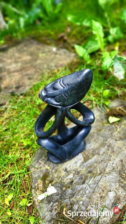 Myśliciel rzeźba z kamienia Lębork