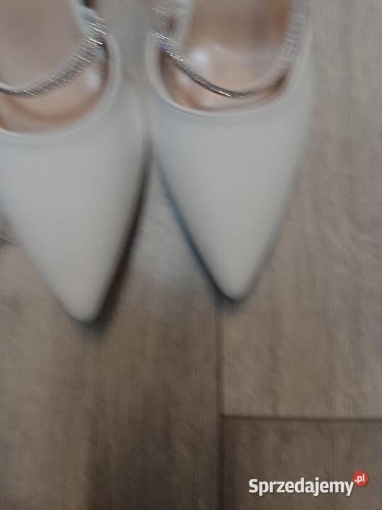 42 Białe bogato zdobione czółenka wieczorowe z małopolskie Kraków