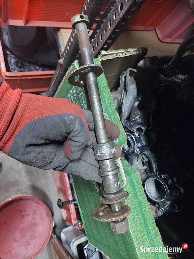 Suzuki DR 600 oś tylna ośka dr600 dr 650 dr650 Jelenia Góra