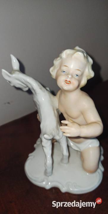 Figurka chłopca z koziołkiem Wiekowa figurka Gdańsk