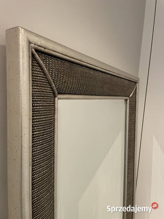 lustro w pięknie zdobiinej solidnej drewnianej inny kolor mazowieckie sprzedam